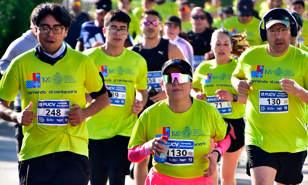 Participantes de Corriendo al Centenario PUCV en Valparaíso