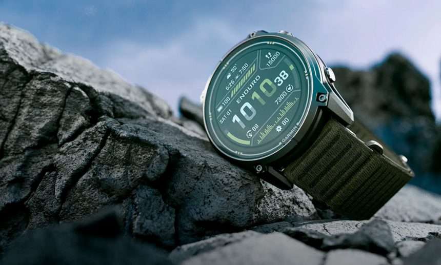 El Garmin Enduro 4 sobre unas rocas