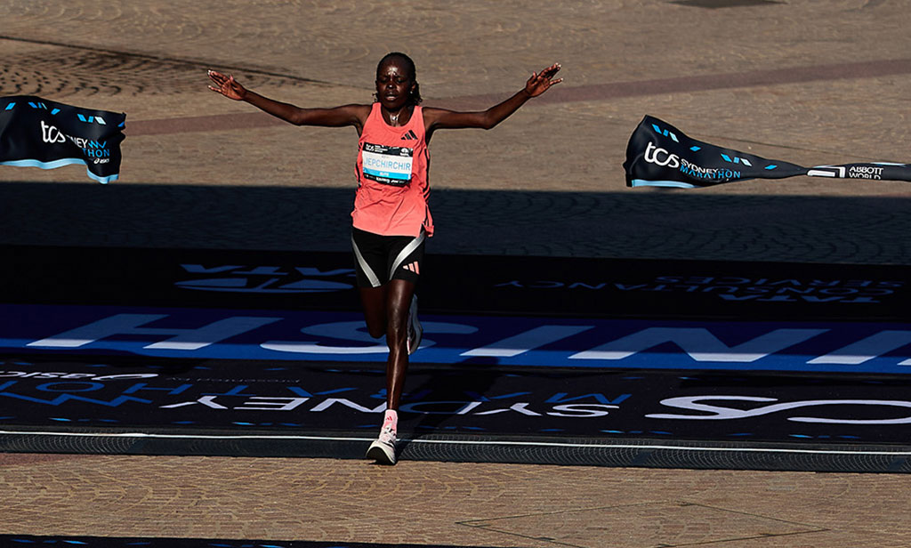 Peres Jepchirchir llegando a la meta del Maratón de Sídney
