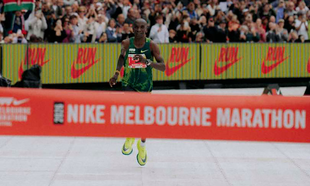 Eliud Kipchoge llegando a la meta del Maratón de Melbourne 2026