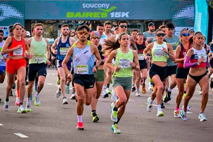 Corredores en la largada del Saucony 15K Baires 2026