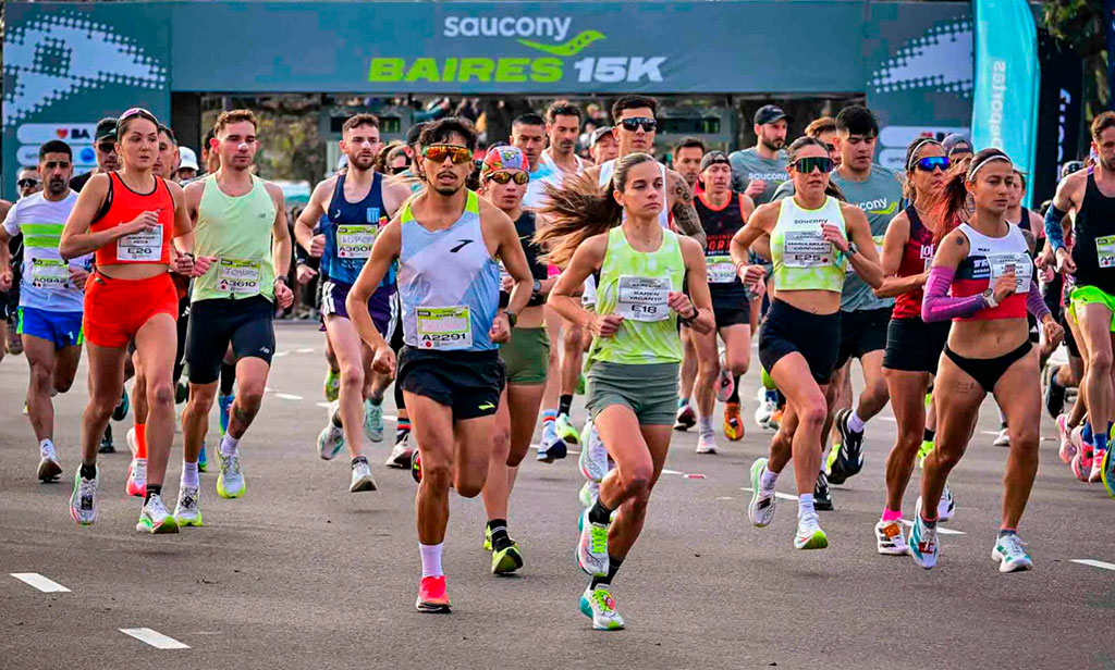 Corredores en la largada del Saucony 15K Baires 2026
